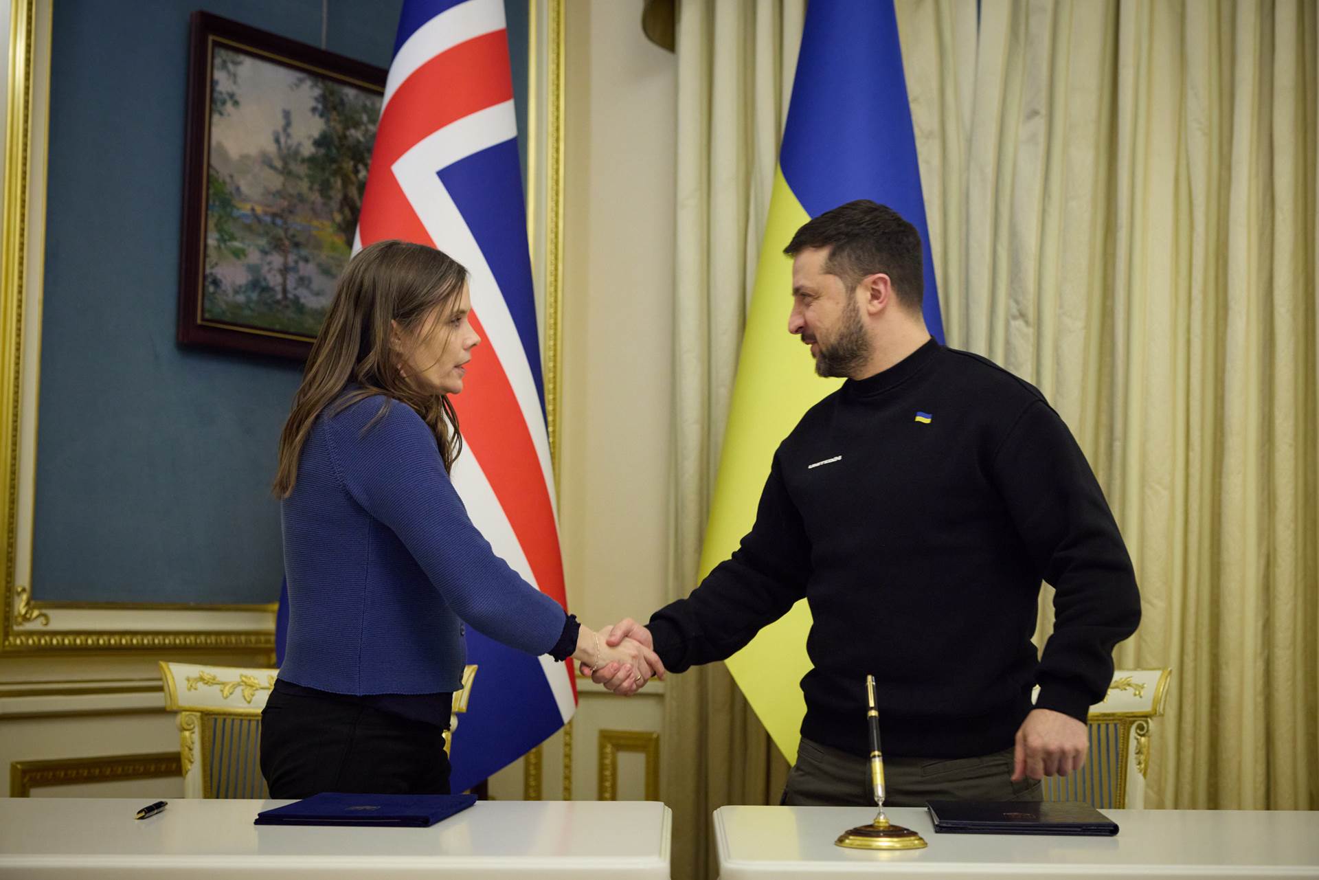 Prime Minister and the Minister for Foreign Affairs visited Ukraine and met with Volodomyr Zelensky - mynd