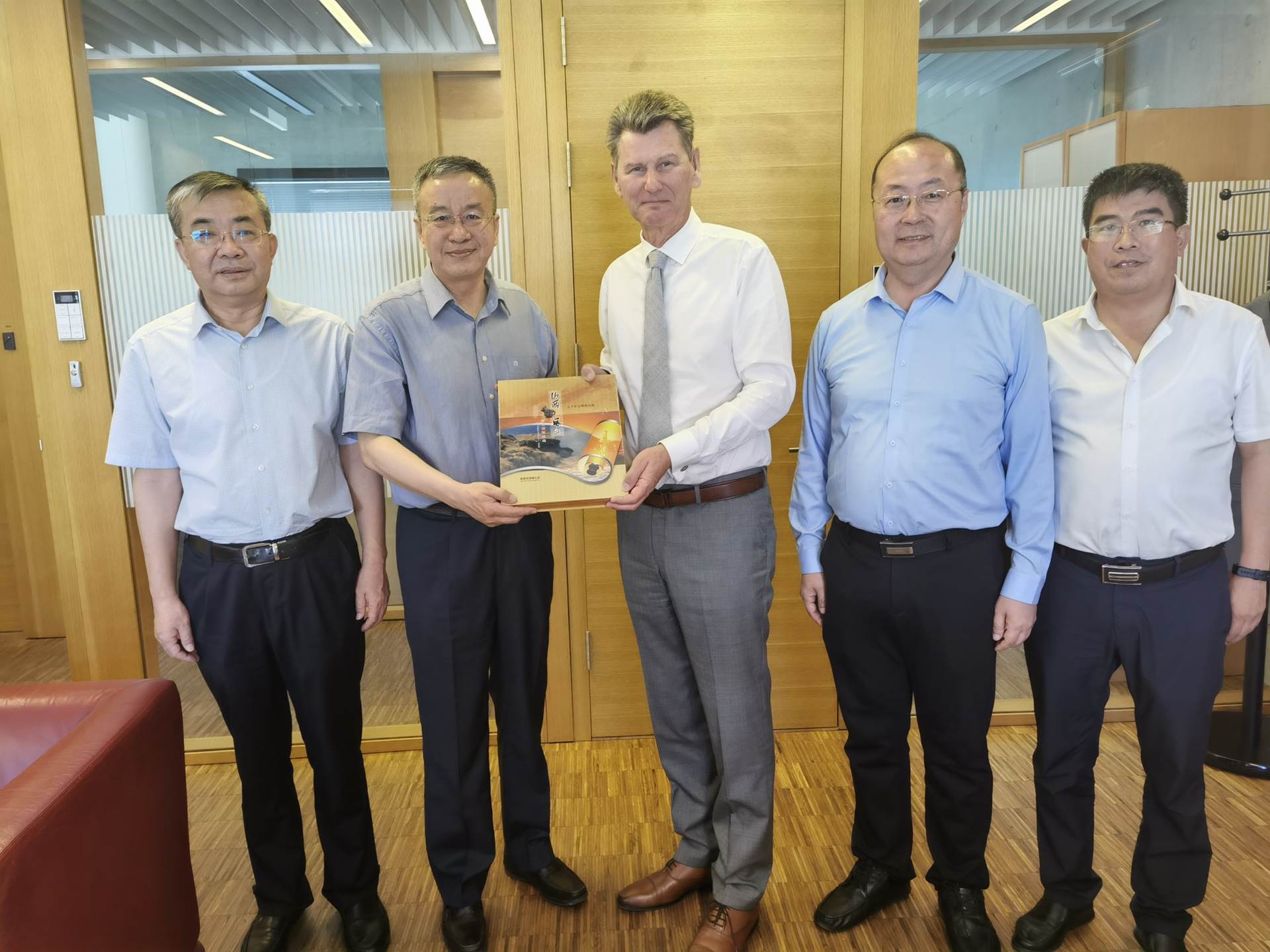 Ambassador Met Representatives from Shanxi Geological Survey Bureau and Shanxi Geological Group - mynd