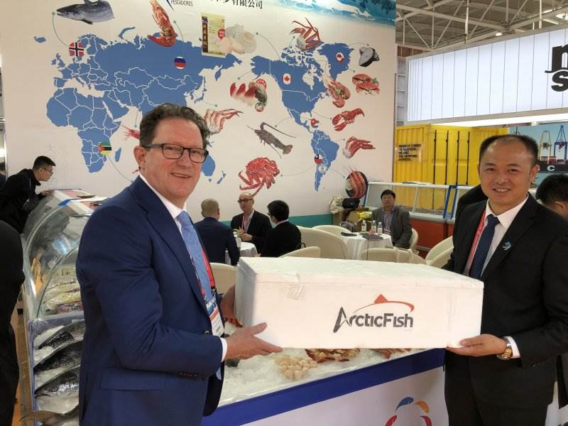 Icelandic Minister of Fisheries and Agriculture promoting Icelandic salmon in China - mynd