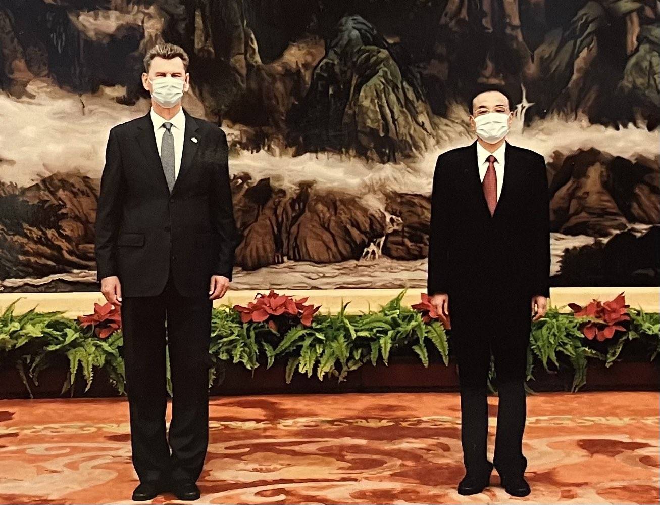 Ambassador Met With Chinese Premier Li Keqiang - mynd