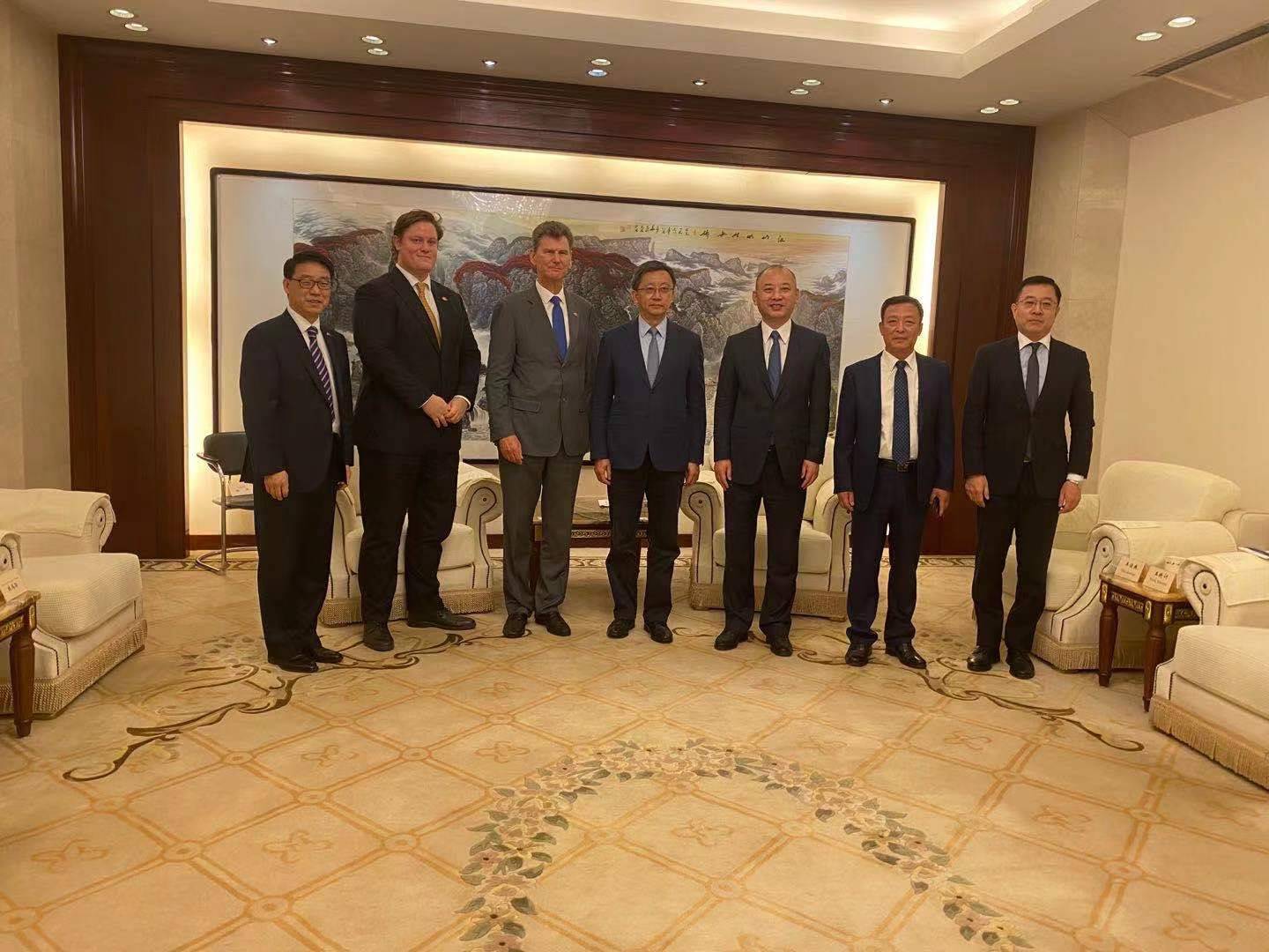 Ambassador Met With Mr.Xue Qingguo Vice Mayor of Qingdao - mynd