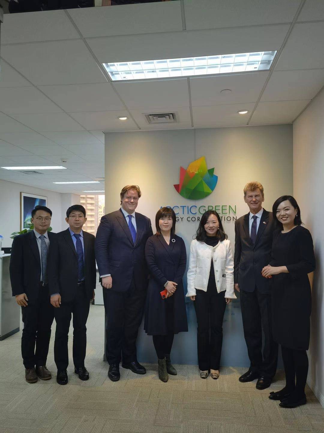 Ambassador Visited The Beijing HQ of Iceland’s Arctic Green Energy - mynd