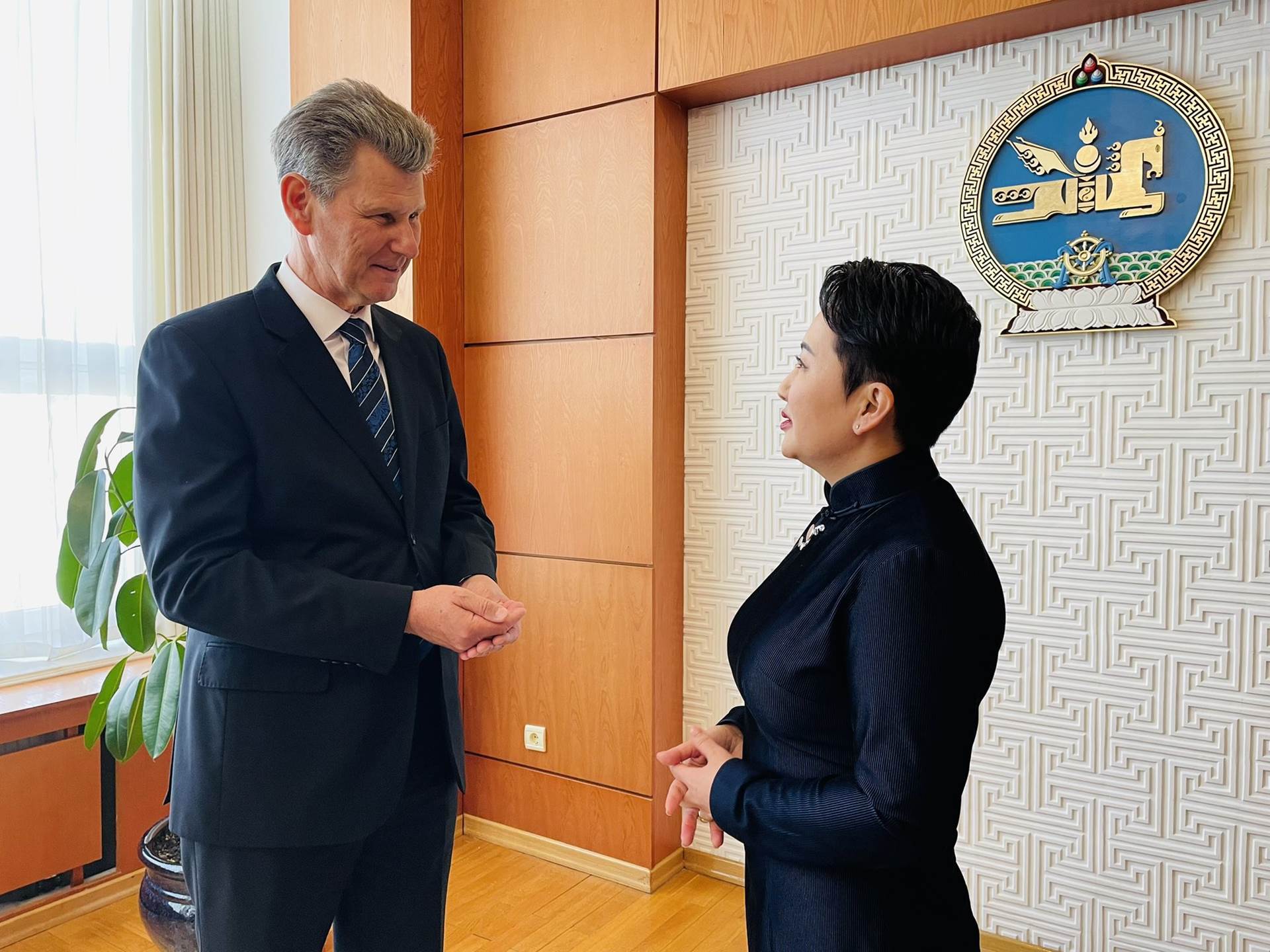 Ambassador’s Meeting with the Foreign Minister of Mongolia - mynd