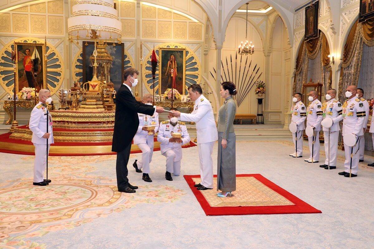 Ambassador Presented Credentials to the King of Thailand - mynd
