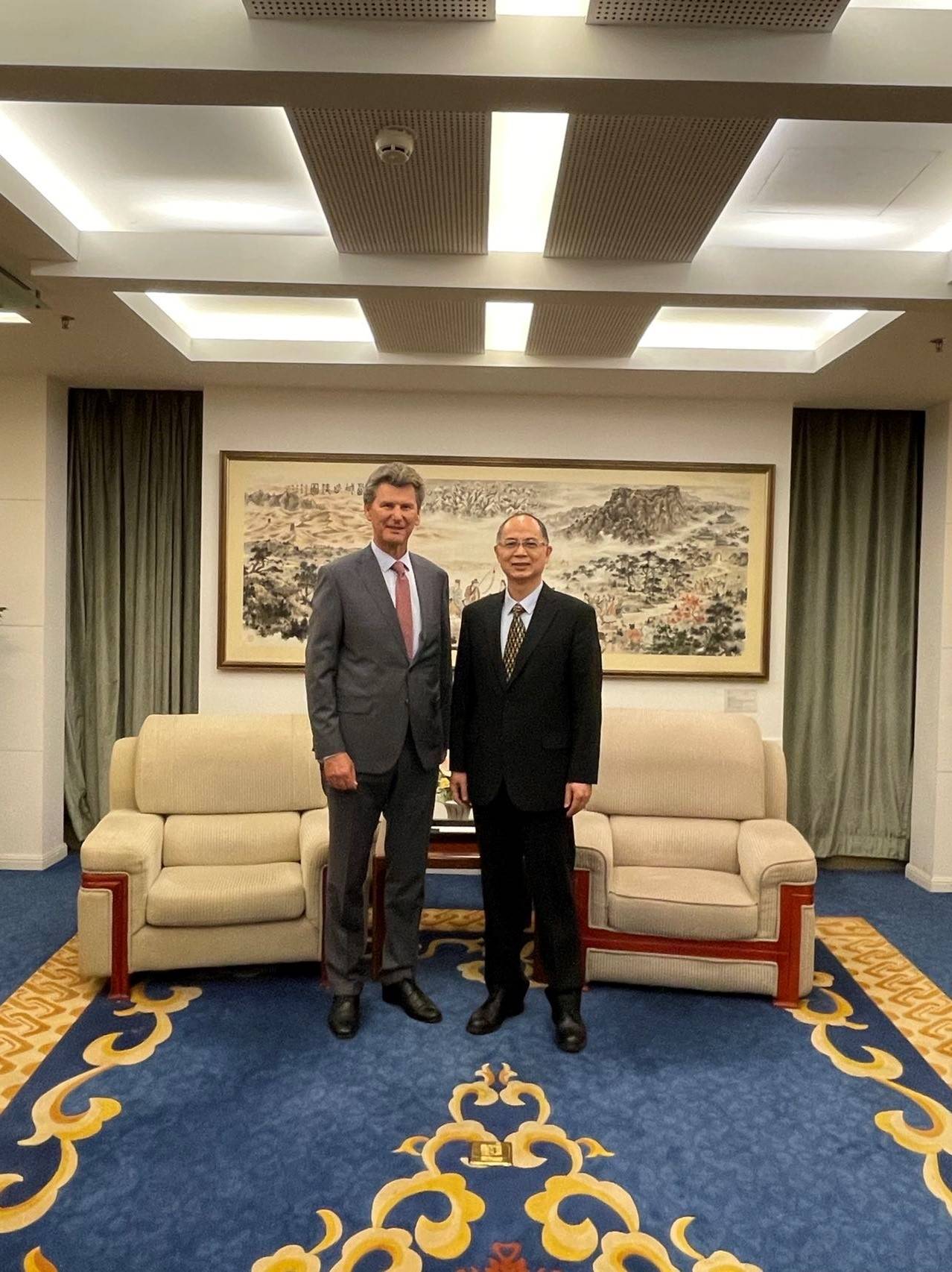Ambassador's Meeting with Mr. Zheng Huiyu, DDG - mynd