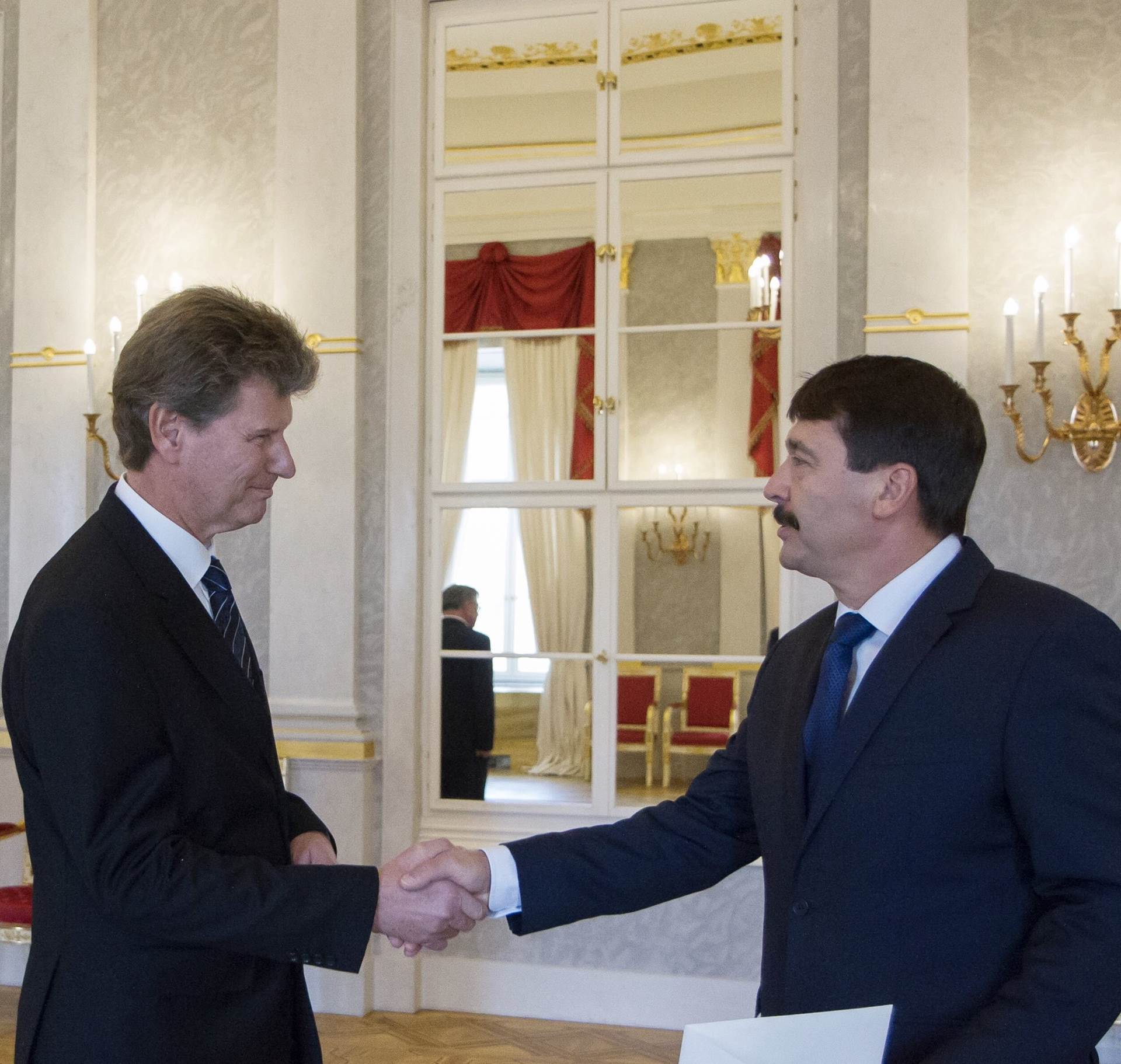 Ambassador Þórir Ibsen presents credentials to President of Hungary, Jánus Áder - mynd