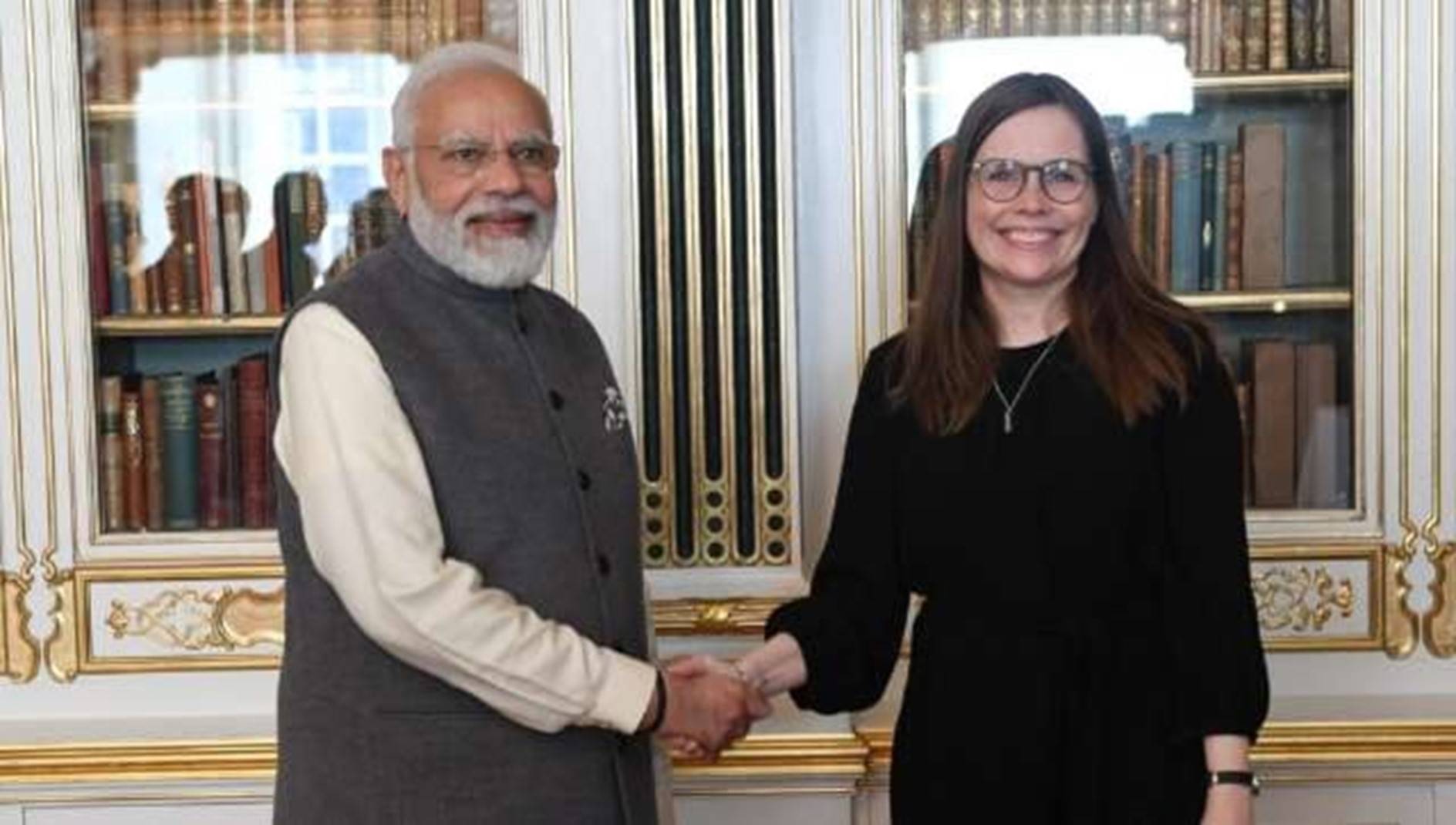 Prime Minister Shri Narender Modi with Prime Minister of Iceland  - mynd