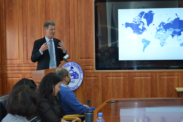 ​A lecture at the School of International Relations & Public Affairs - mynd