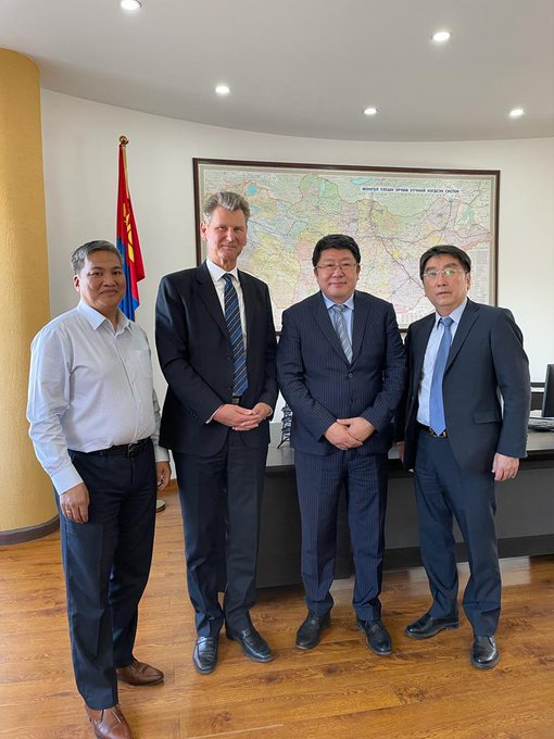 The Ambassador met with Mongolian geothermal energy specialists.  - mynd