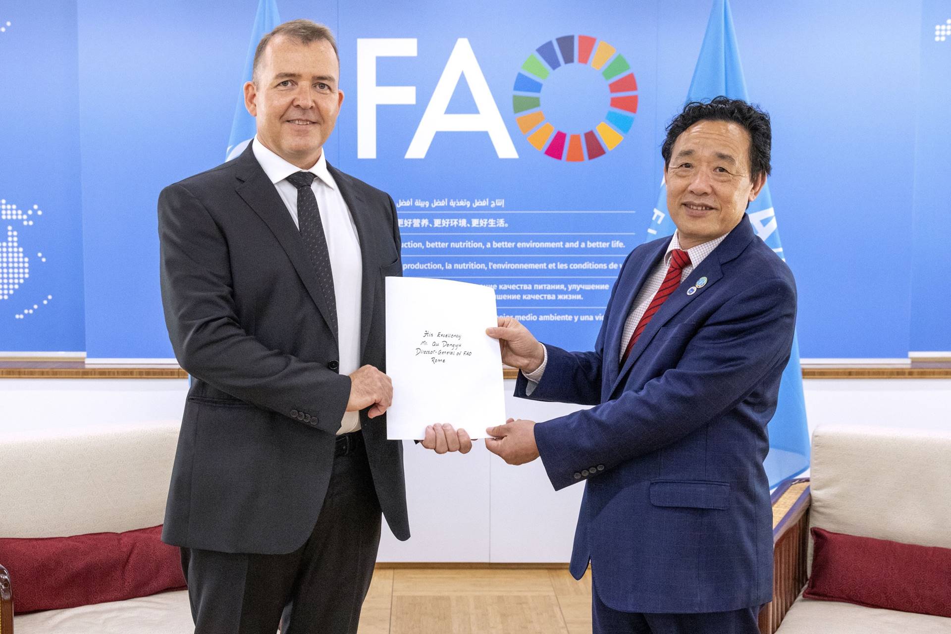 Matthías G. Pálsson, Permanent Representative of Iceland in Rome and Qu Dongyu, Director-General of FAO