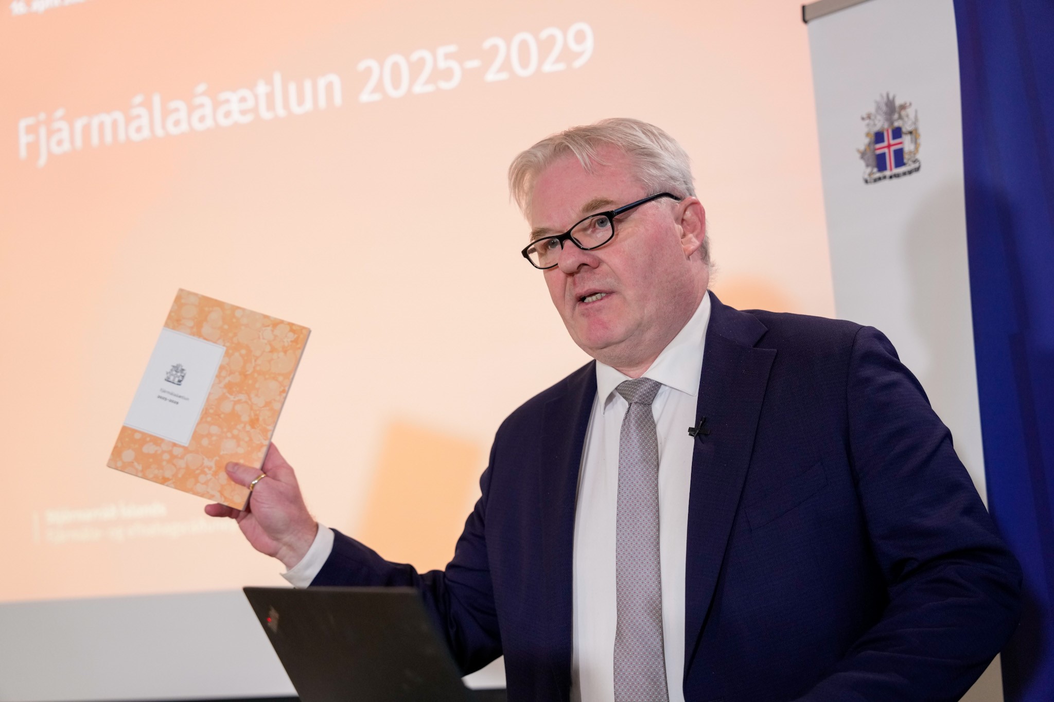 Sigurður Ingi Jóhannsson, Minister of Finance and Economic Affairs presents the five year fiscal plan. - mynd